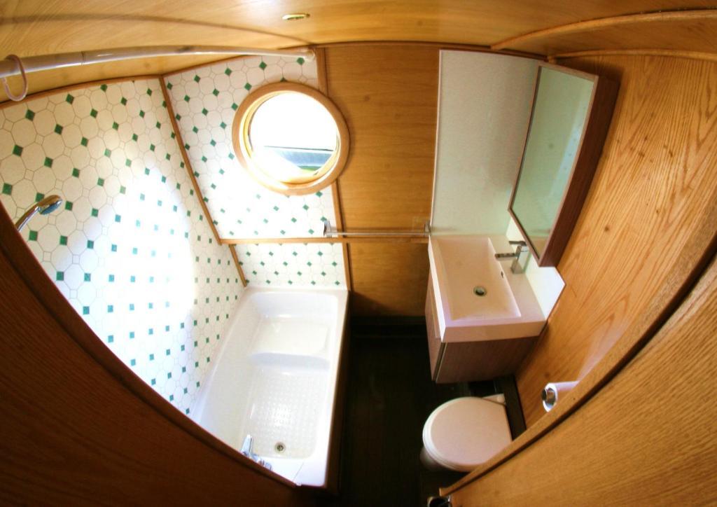 Hôtel Péniche Poompui à Aigues-Mortes Chambre photo