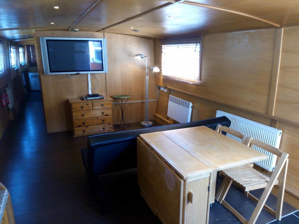 Hôtel Péniche Poompui à Aigues-Mortes Extérieur photo