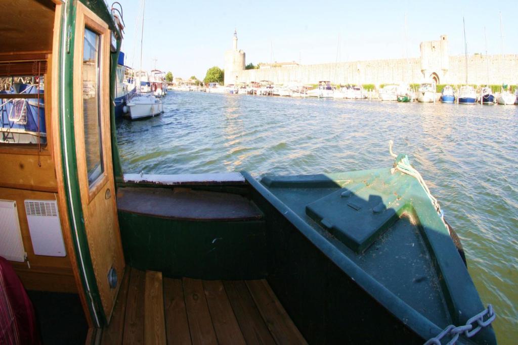 Hôtel Péniche Poompui à Aigues-Mortes Extérieur photo